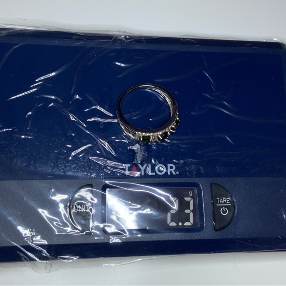 Sterling silver  Peridot Ring - Picture 4 of 4